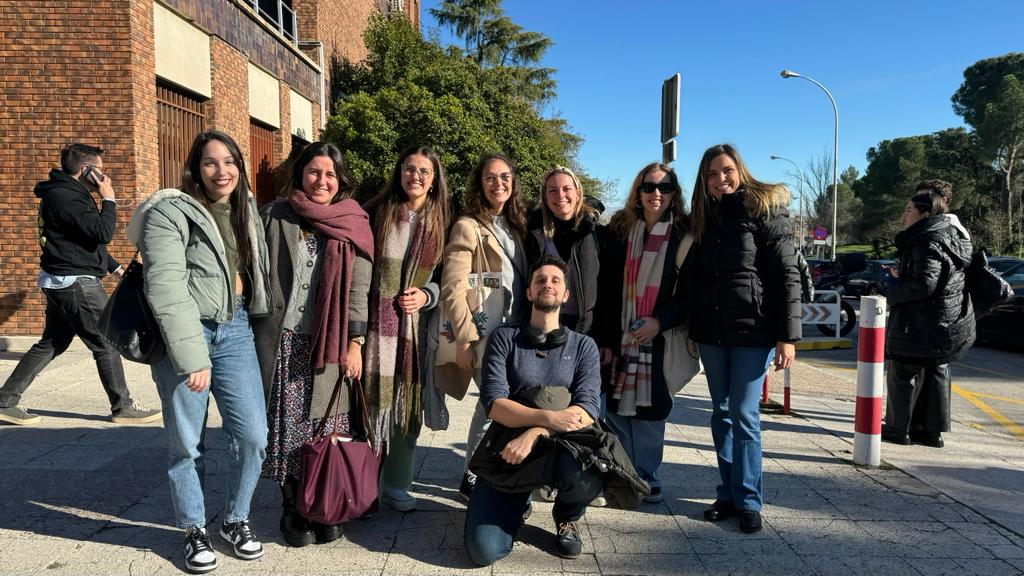 Alumnos PlanEIR-metrodora antes de entrar al examen EIR 2024