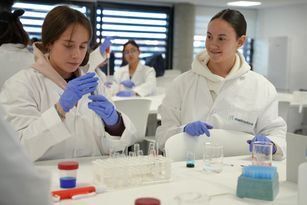 Alumnas en el Centro de Excelencia metrodora FP-Cámara de Madrid